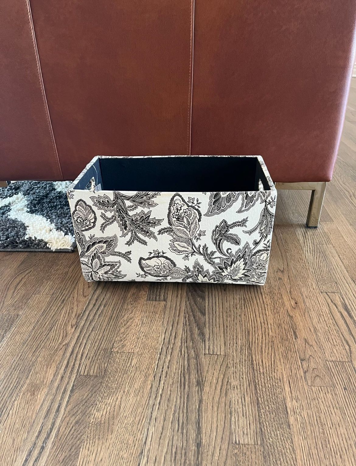 NEW WHITE & BLACK FLORAL PAISLEY CLOTH-COVERED STORAGE TOTE BLANKET BOX MAGAZINE RACK HOME ORGANIZATION BIN NWT