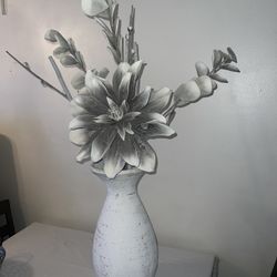 Home Decor, Vase Comes With artificial flowers