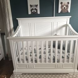 White Evolur Collection Parker Crib and waterproof mattress