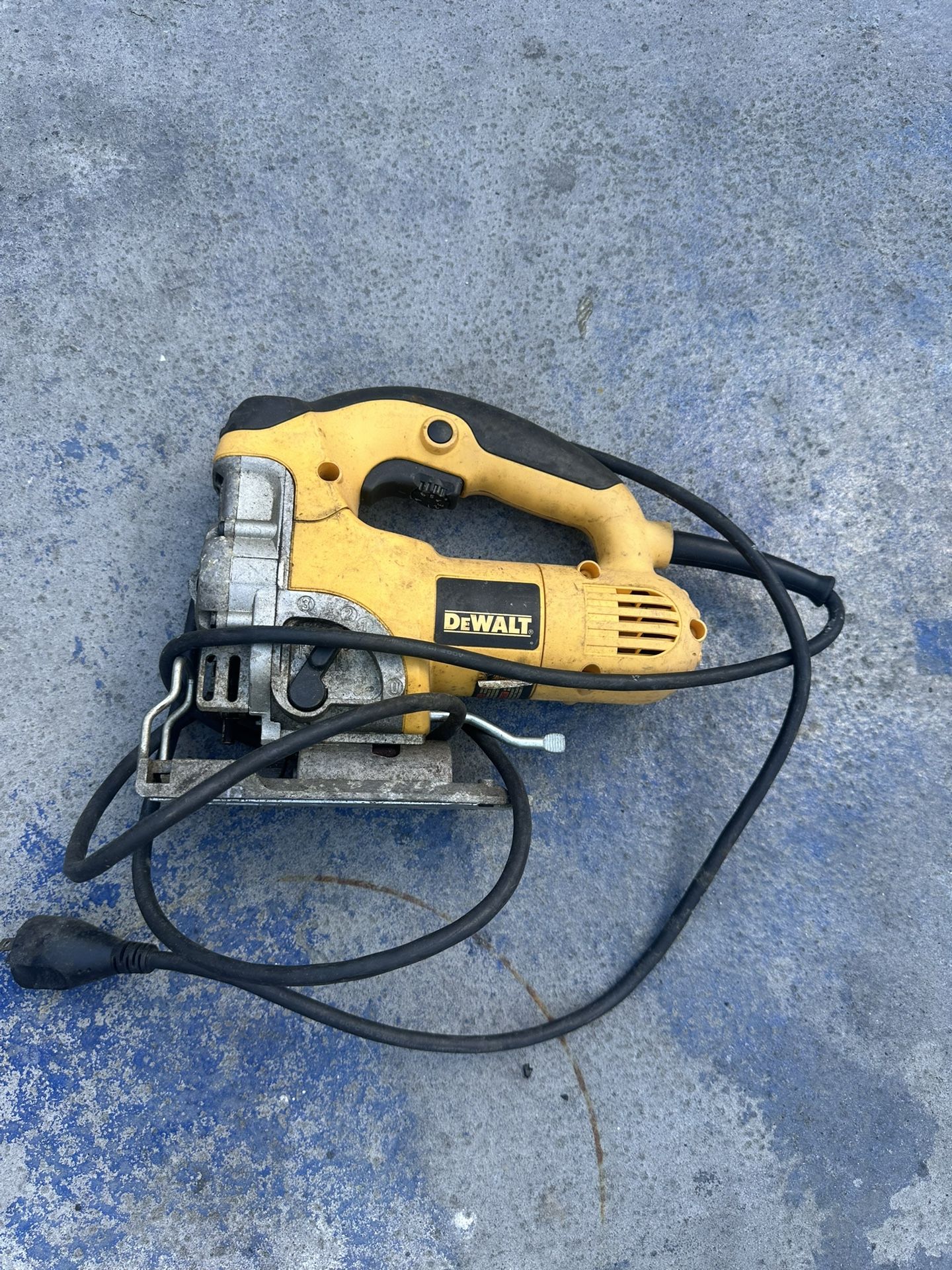 Dewalt Corded Saw 