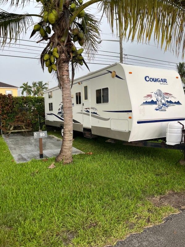 2005 Cougar Mobile Home 32