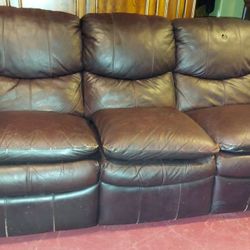 DUEL RECLINERS COUCH VERY COMFORTABLE CAN DELIVER OKC AREA 30