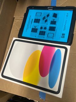 2025 Apple IPad 128GB / Silver (Brand New) w/ protection case