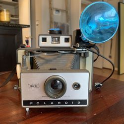 Vintage Polaroid Automatic 320 Land Camera With Flash