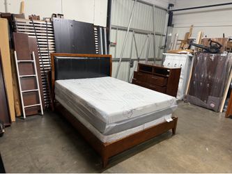 Queen bed $260