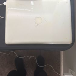 Apple Laptop 