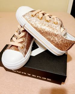 Converse girl shoes ( new )
