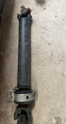 2016-2023 Toyota tacoma 3.5 L V6  4WD rear driveshaft oem