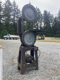Vintage Montgomery Ward Bandsaw – Cast Iron Floor Model