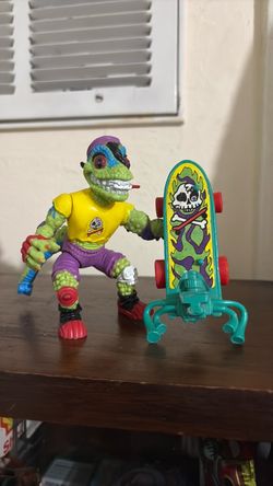 TMNT Mondo Gecko Action Figure with Skateboard vintage 1990s