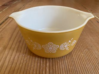 Vintage Pyrex Butterfly Gold Baking Dish Bowl 473 1 quart 1liter