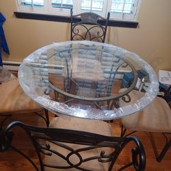 Round Glass Dining Room Table W/4 Chairs