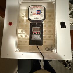 Farm Innovators Pro Series Digital Incubator Model 4250
