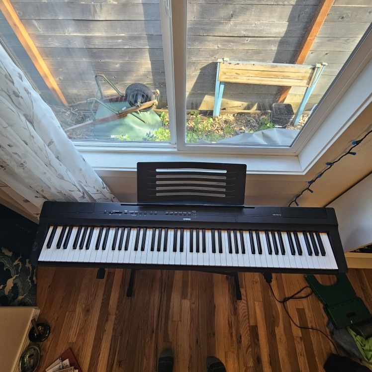 Like New, Yamaha P-125 Electric Piano