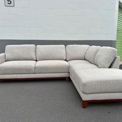 Light Gray sectional - Delivery Available 🚚