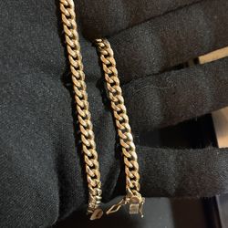 10k Gold Bracelet Length 9.5  8.2 Grams 