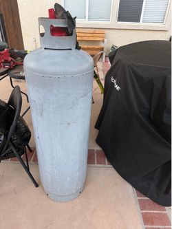 Gas tank
