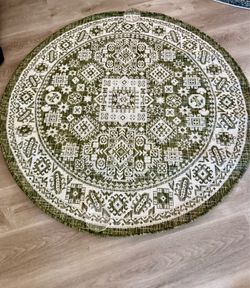 Unique Loom Outdoor Aztec collection round rug