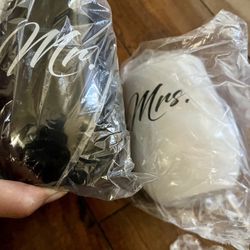Mr and Mrs Wine Tumblers - Wedding Presents for Newlyweds, Bridal Shower Gifts, Also Includes: •Wine Bottle Opener • Insulated Wine Tote Cooling Bag *
