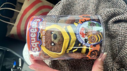 Squeeezy dress up bear
