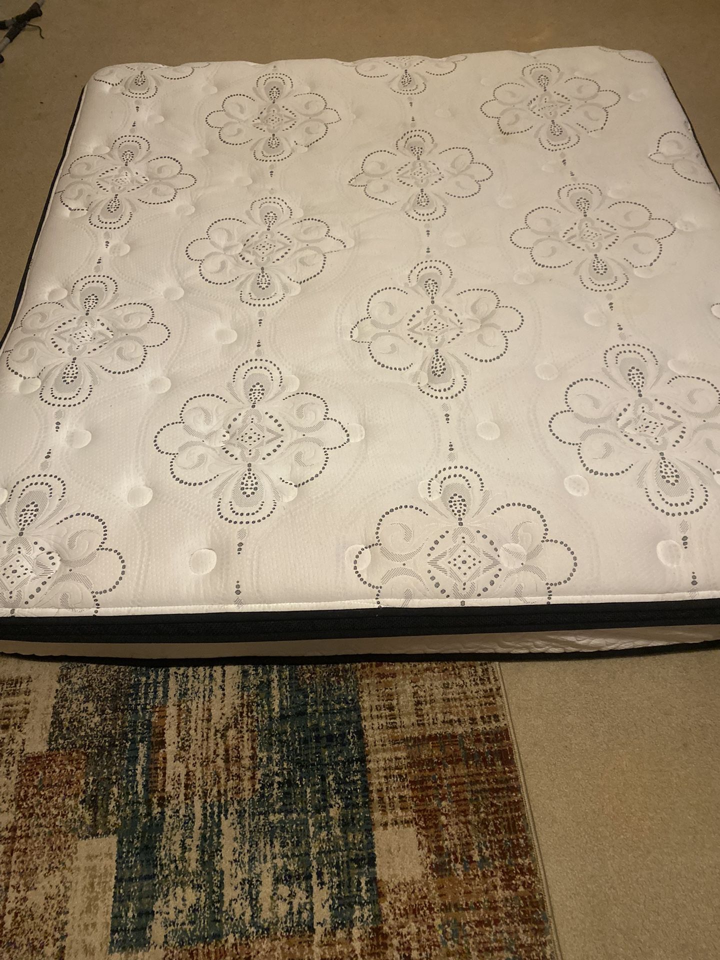 King Size Pillow Top Hybrid Mattress