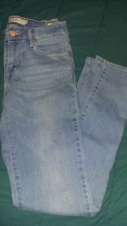 Mid rise skinny size 4 levis