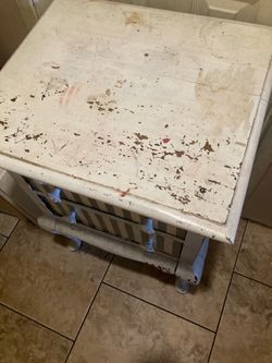 Solid Wood Distressed White 3-Drawer Nightstand