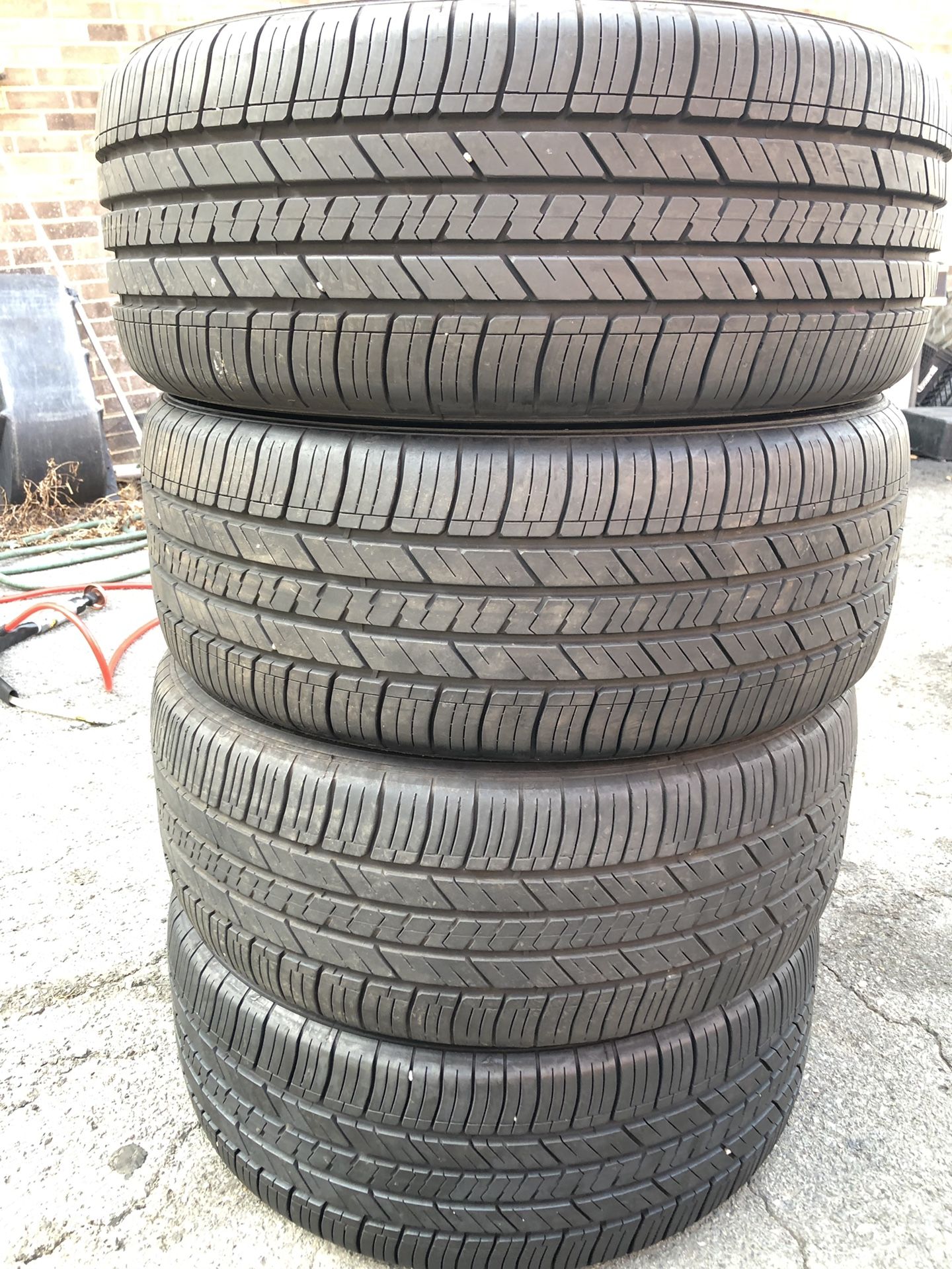 Set 4 used tire 235/45R18 Goodyear two used tire have patch 4 used tire $170 4 llantas usadas 235/45R18 Goodyear 2 tienen parche por las 4$170