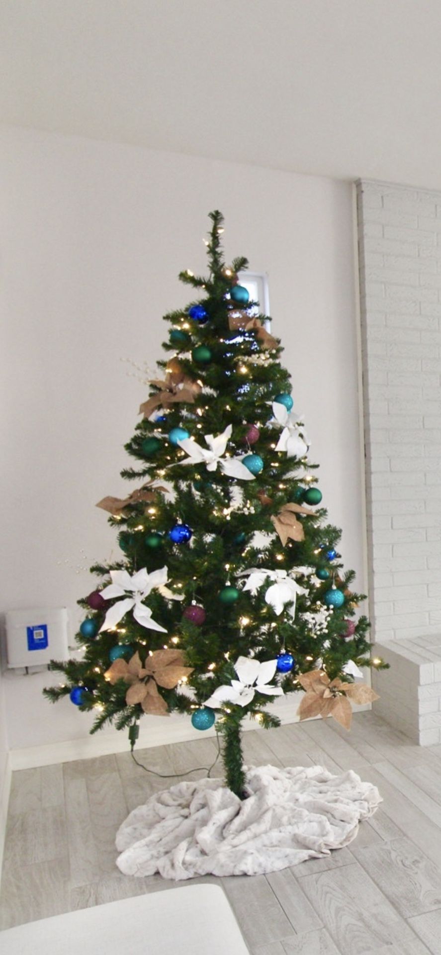 6.5 Ft Christmas Tree And Ornaments