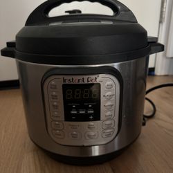 Instant Pot Duo 7-in-1 Pressure Cooker (6-Quart) - Excellent Condition