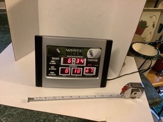 Chicago White Sox digital scoreboard desk clock by Team Sports America everything works Date, time temperature, alarm, great looking piece for the Whi