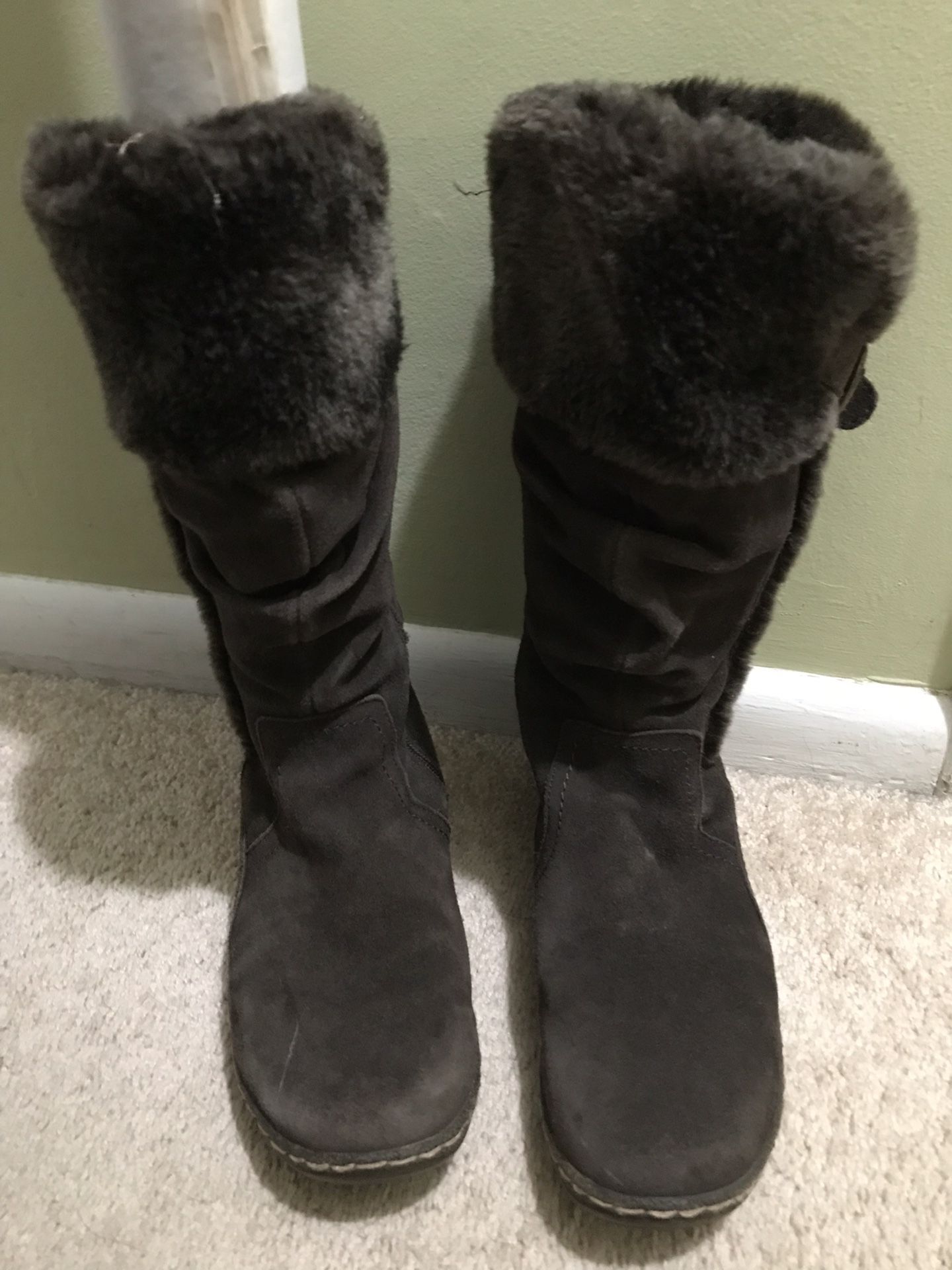 Women’s BareTraps winter boots size 9