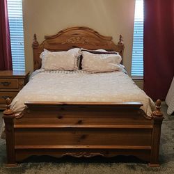6 PC. Solid Wood Queen Bedroom Set