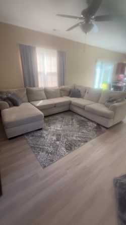 Good condition Sectional w/ Chaise