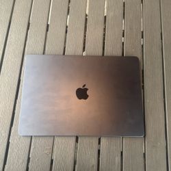 MACBOOK AIR 2025 M4  15 Inch Screen