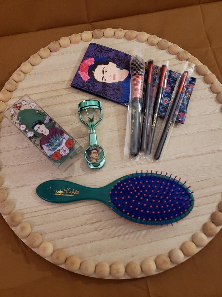 Frida Kahlo - Makeup Accessory Set !!New!!