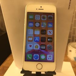 Apple iPhone SE 32GB Unlocked 