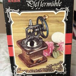 Vintage Manual Pepper Mill