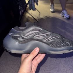 YEEZY 700 V3 "Dark Glow", 9