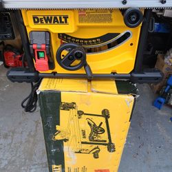 Dewalt 8-1/4 Table Saw With 24-1/2 Rip Capacity 