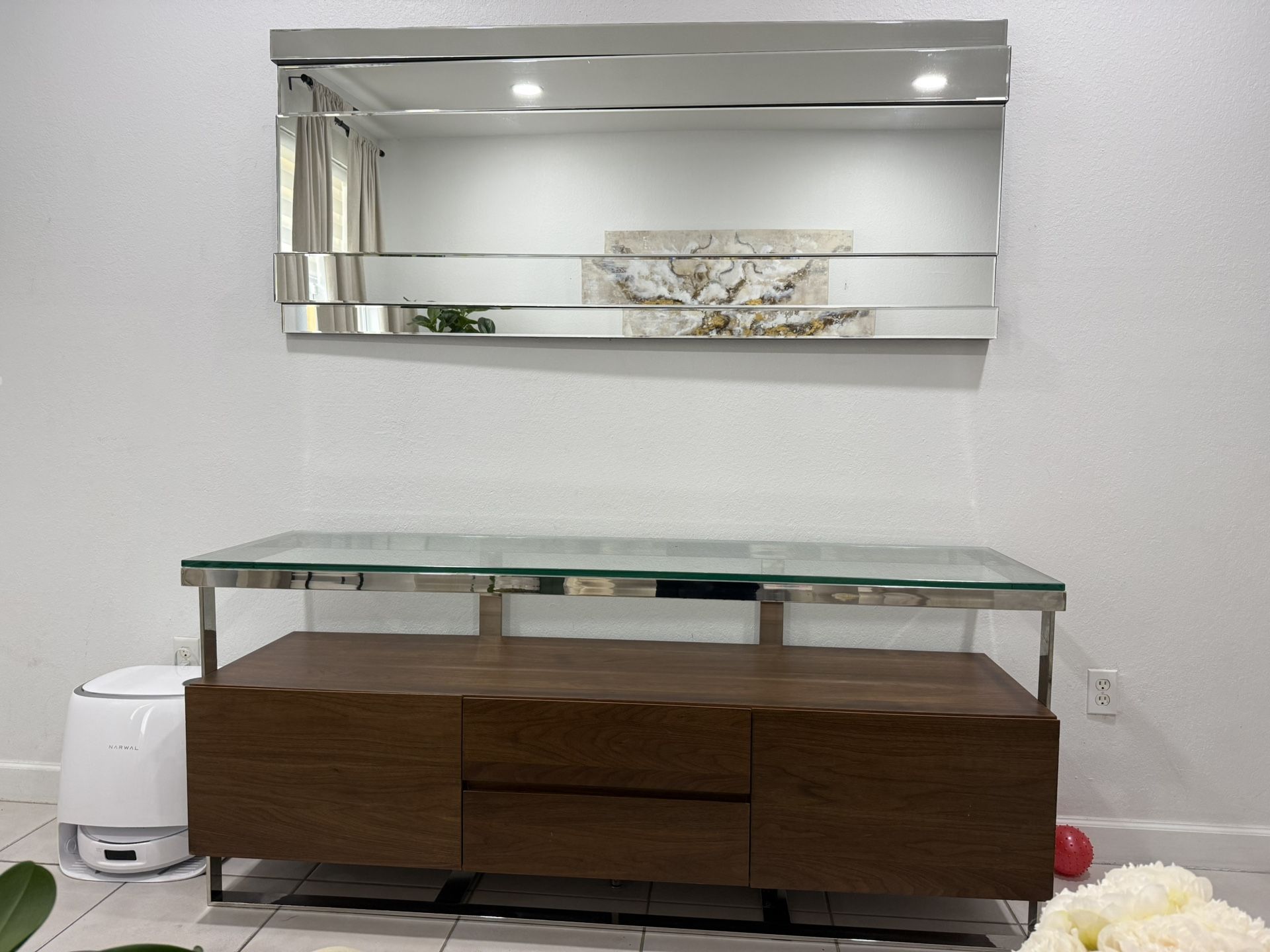Modern Mirror And Buffet Table