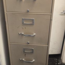 4-Drawer Metal Filing Cabinet – Works Well (Key Broken)
