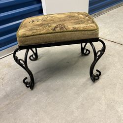 Small Stool With Wildlife Patterned Print