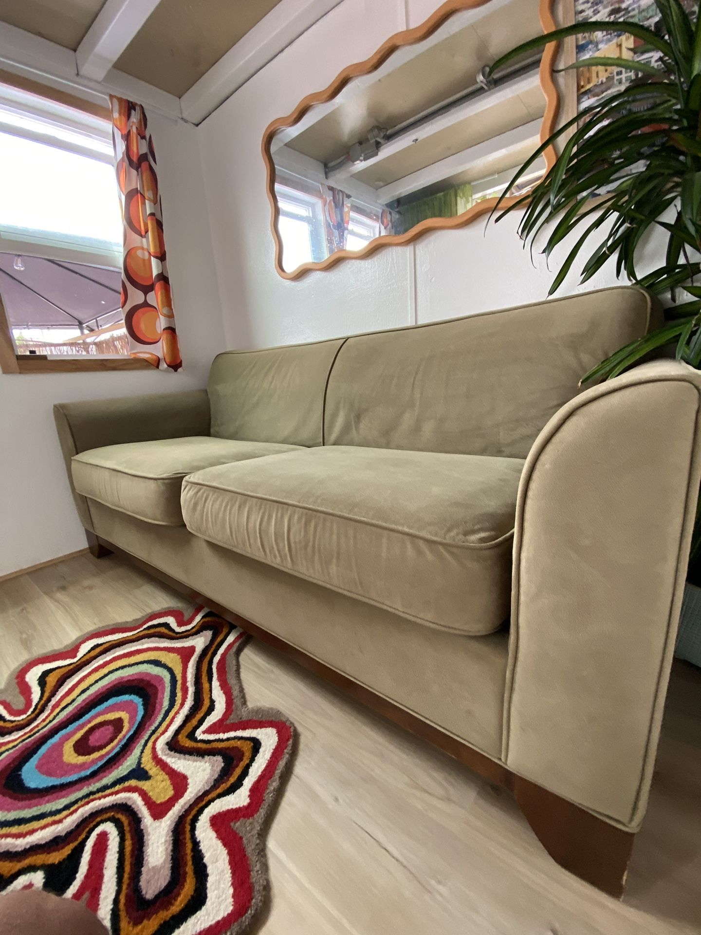 Comfy Green Sofa Couch!
