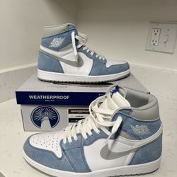 Jordan 1 Hyper Royal 