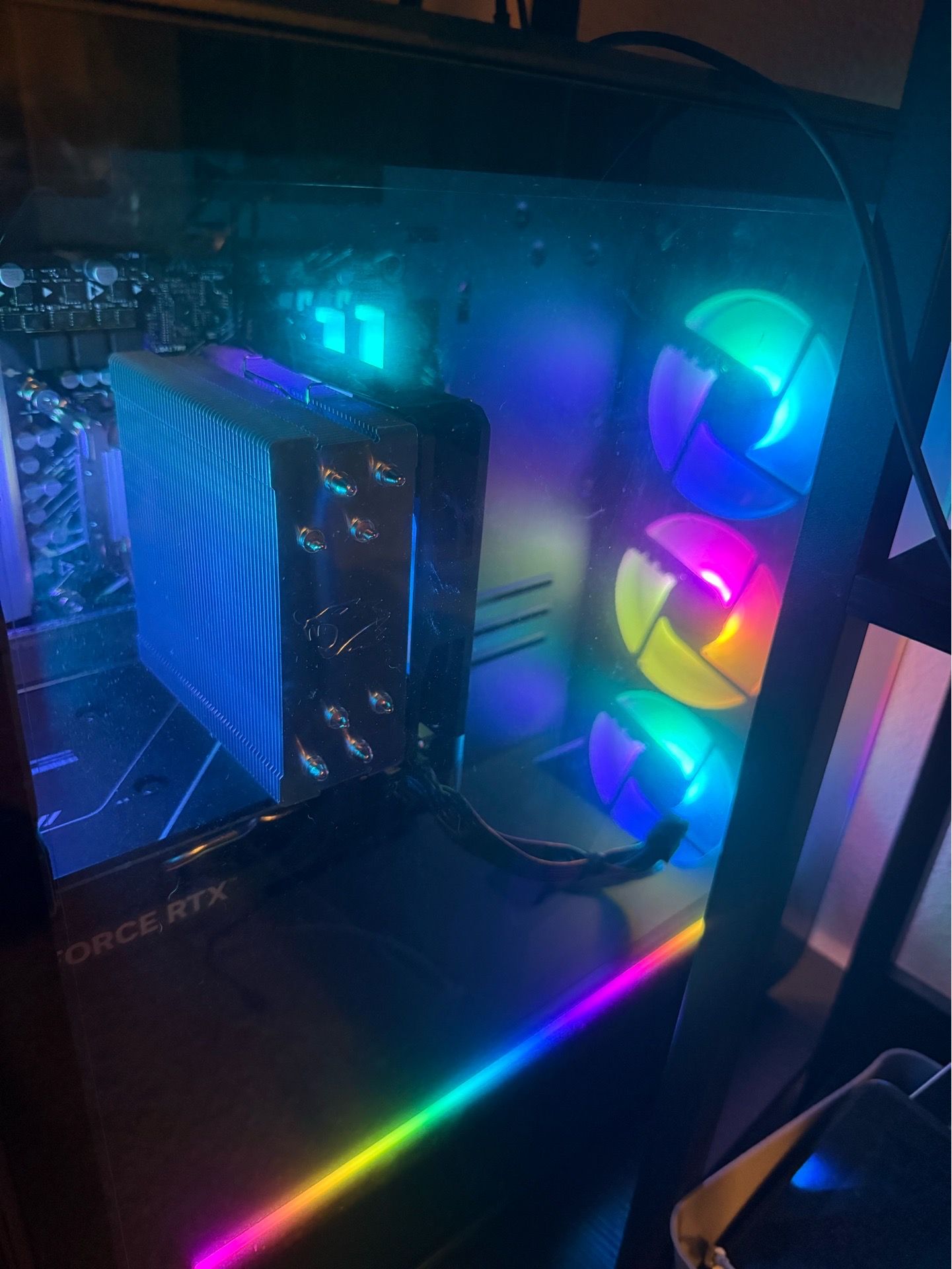 Pc gamer and monitor . I've almost never used it—it's practically brand new . This is a great opportunity if you want to acquire a powerful gaming PC