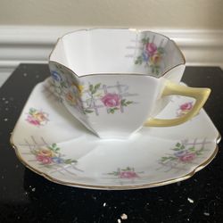 Shelley Queen Anne Small Roses Pattern Fine Bone China