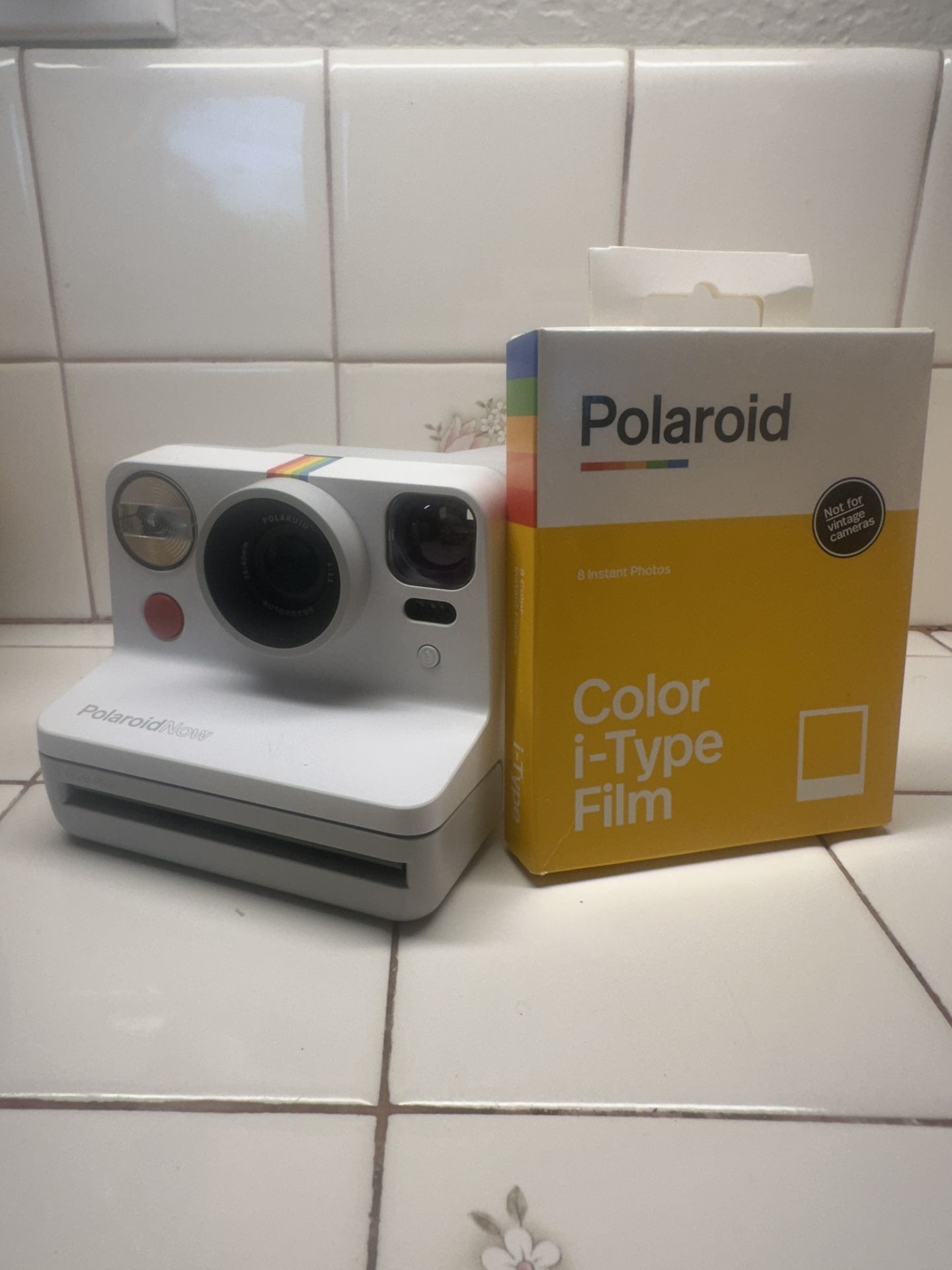 POLAROID CAMERA (comes W/ Film)