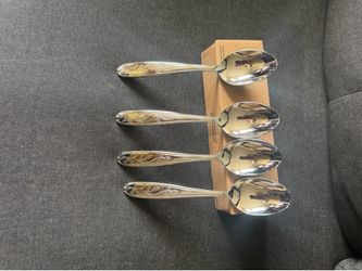 Hermoso set de cucharas soperas