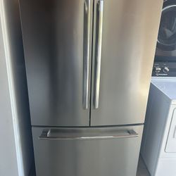 FRIGIDAIRE REFRIGERATOR 